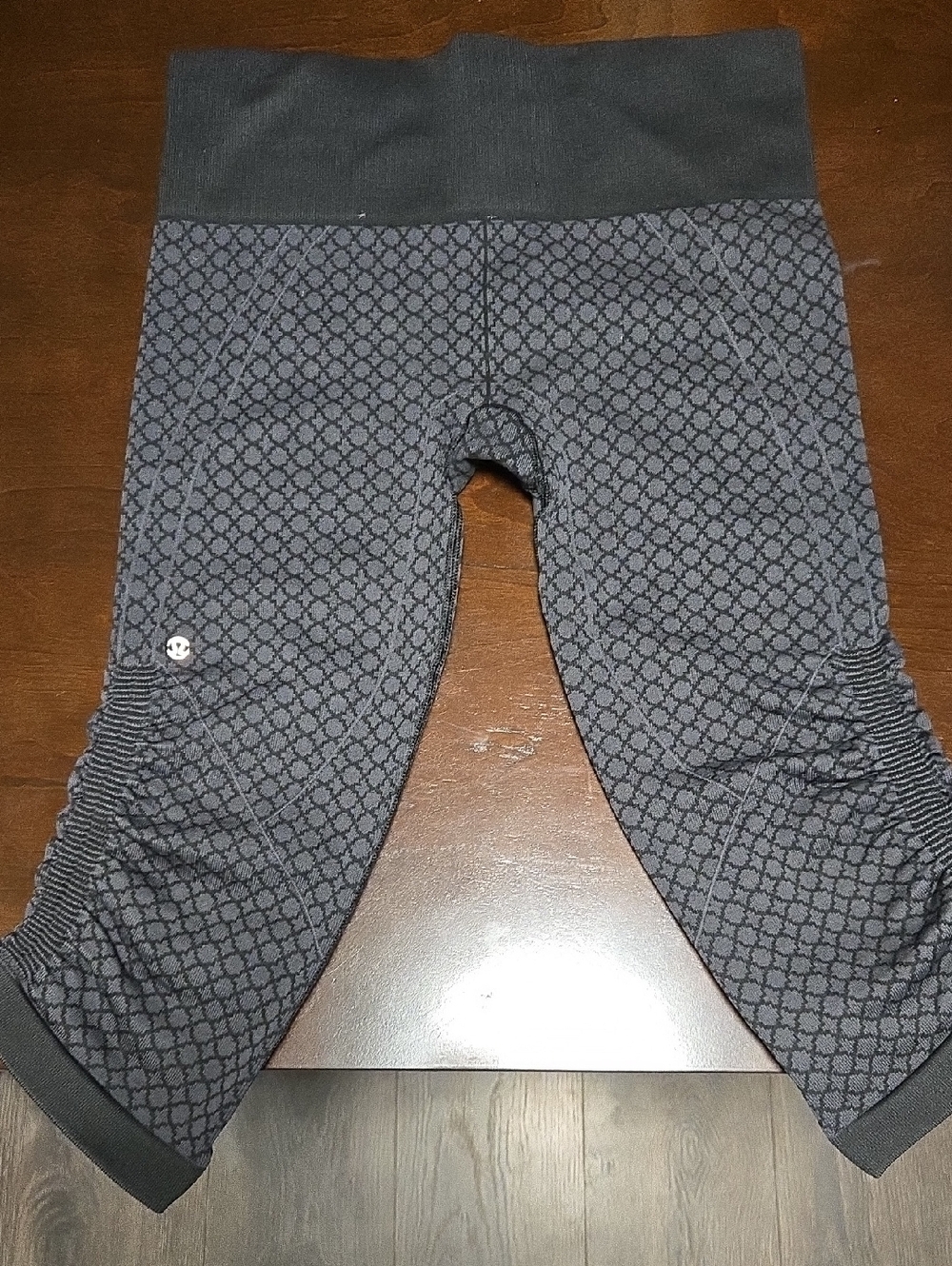 Lululemon Gray Patterned Active Capri Leggings
